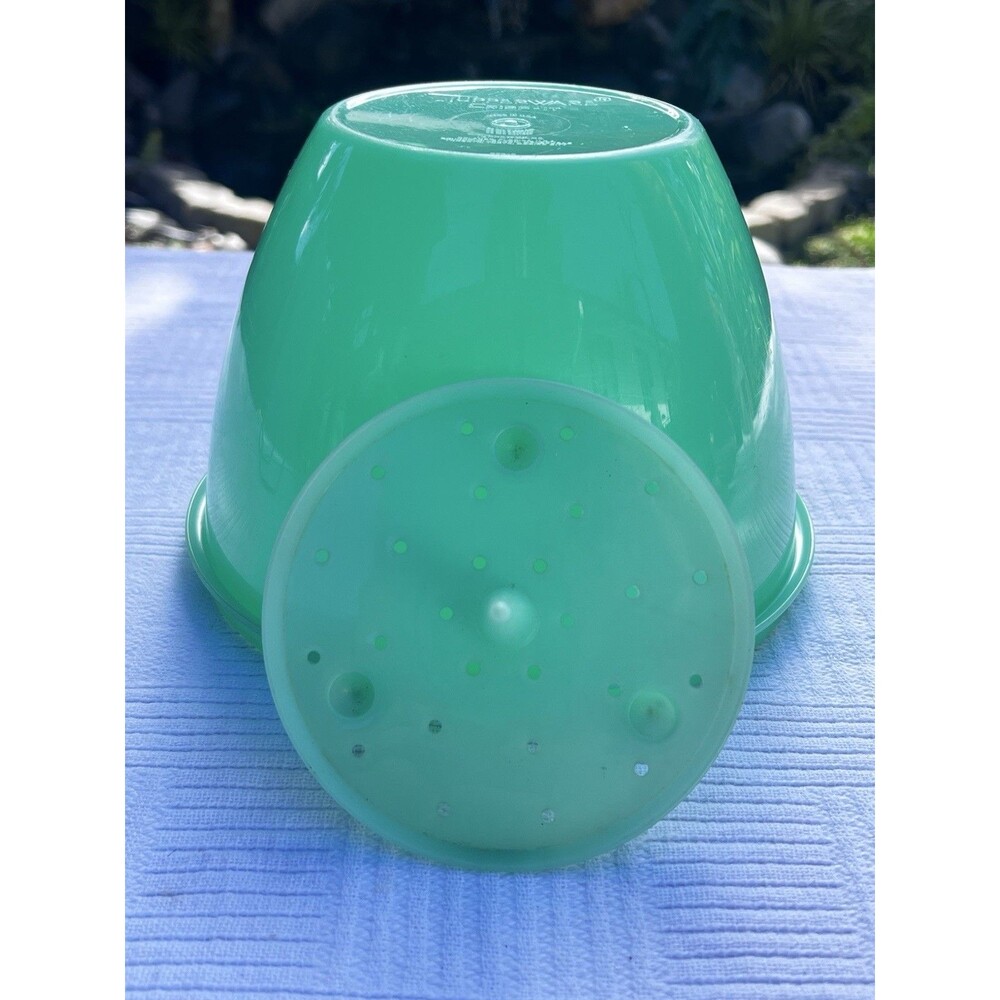 Vintage Tupperware Crisp It Lettuce Keeper #679, Spike #681 Jadite Green, NO LID - Picture 3 of 9